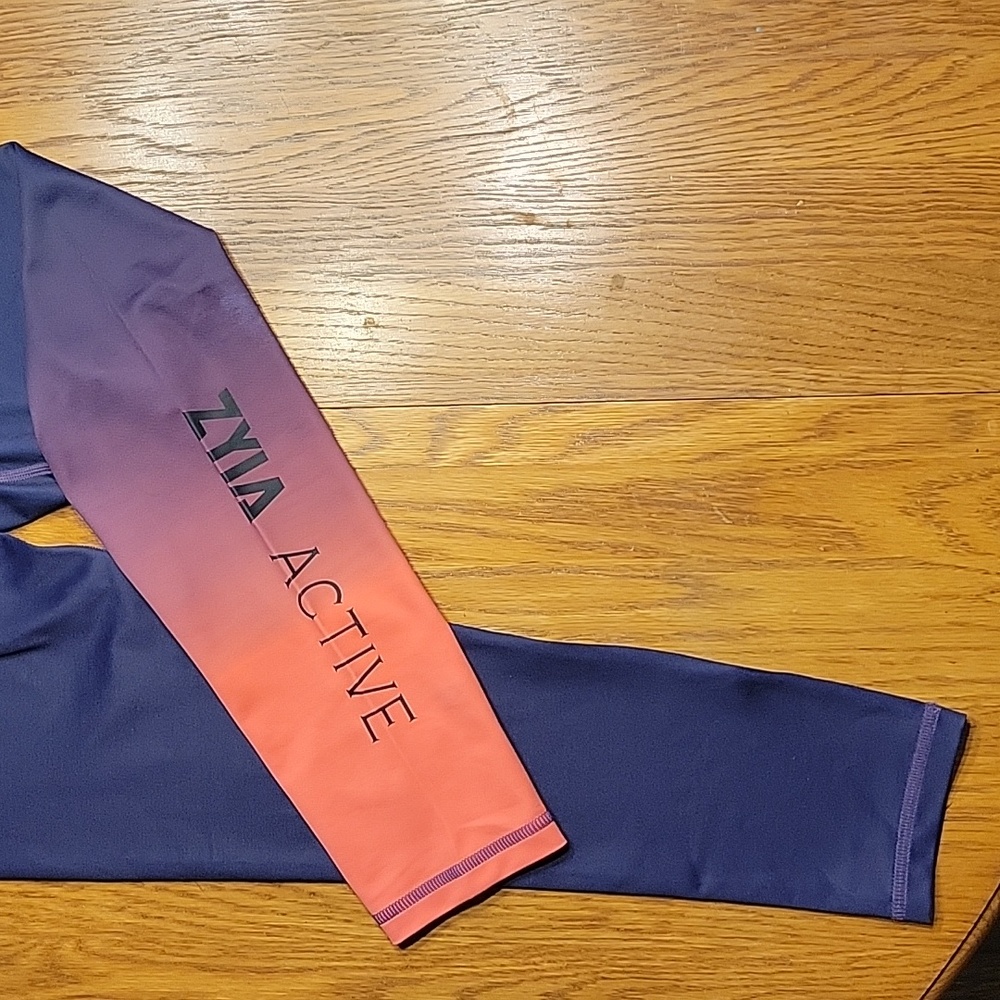 Zyia leggings